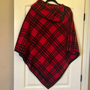 Cabincore LeMode Red/Black Plaid Poncho. #preppy #layering #fall2025